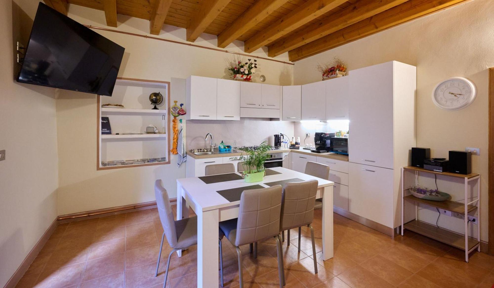 Cav Motteno Mandello del Lario Exterior foto